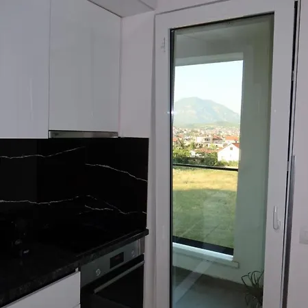 Shehu 3 Apartment *